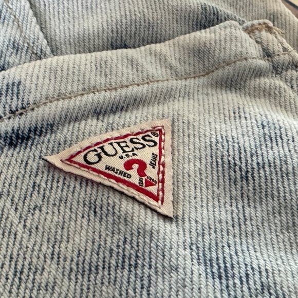 Super Cute GUESS Pleated Acid Wash Jean Shorts - Picture 6 of 9
